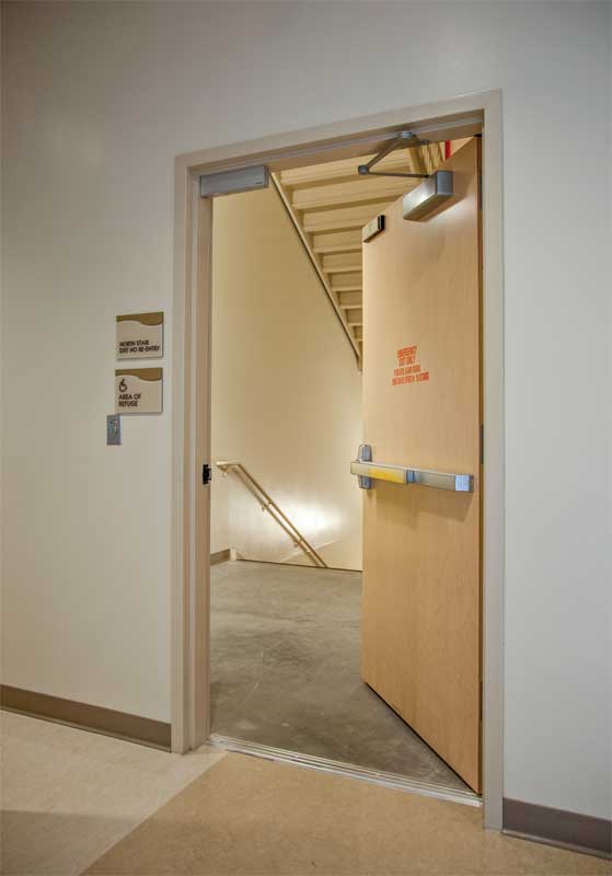 Paper-honeycomb flush door and lightweight partition application
