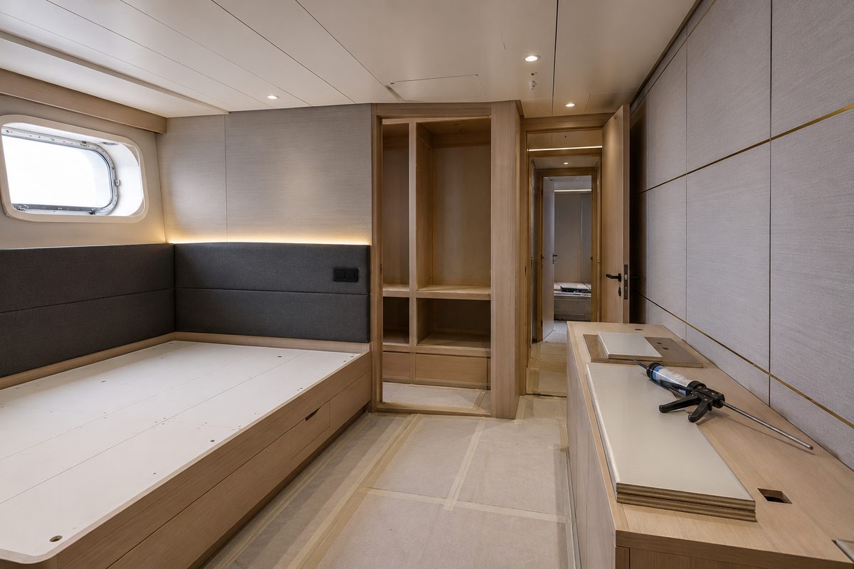Ship cabin interior decoration and fit-out