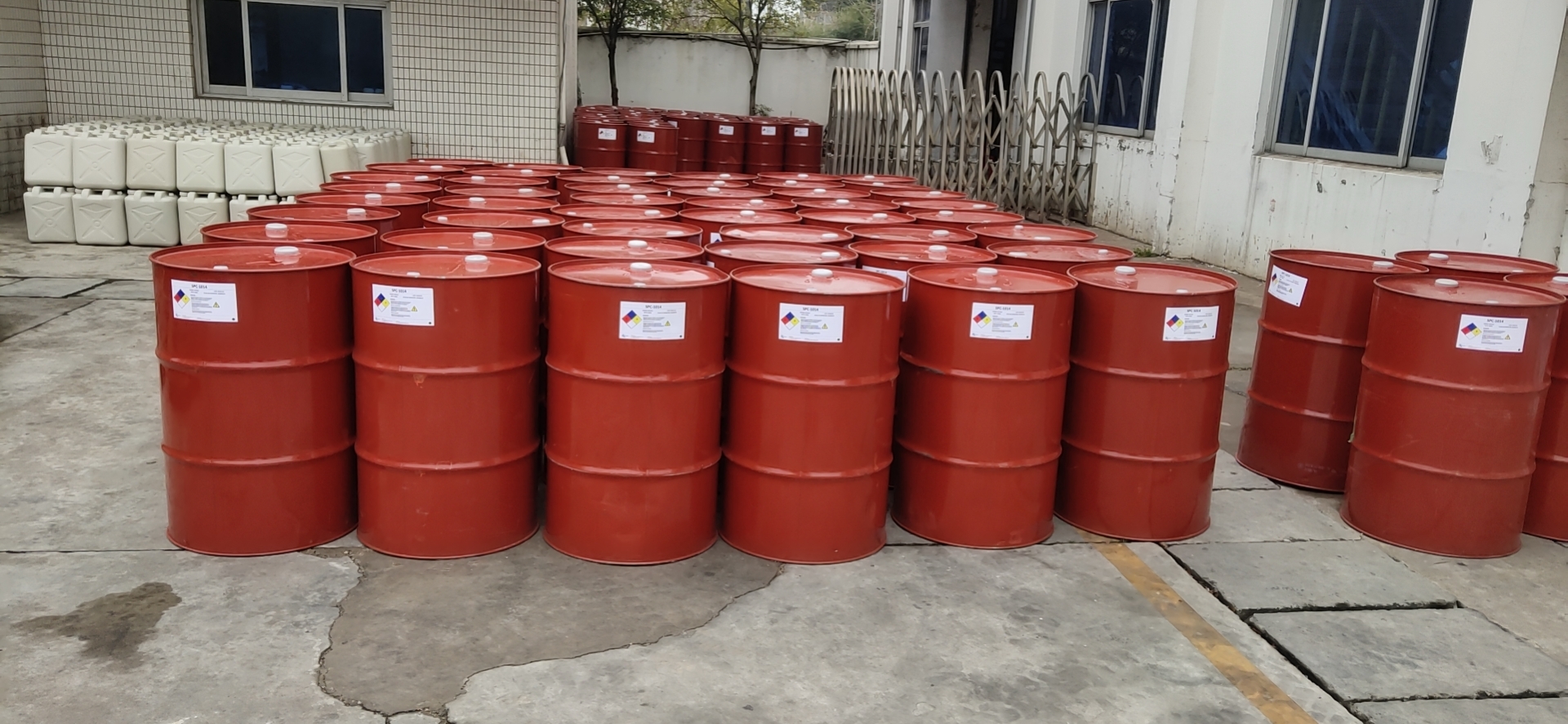 Rows of 200 kg drums of two-component PU adhesive staged at the factory for a 20-ton order to Chile